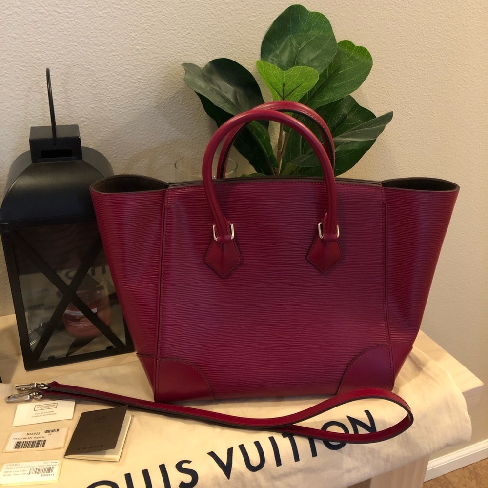 Authentic louis vuitton phenix MM epi.